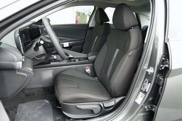 Photo of 2025 Amazon Gray Hyundai ELANTRA
