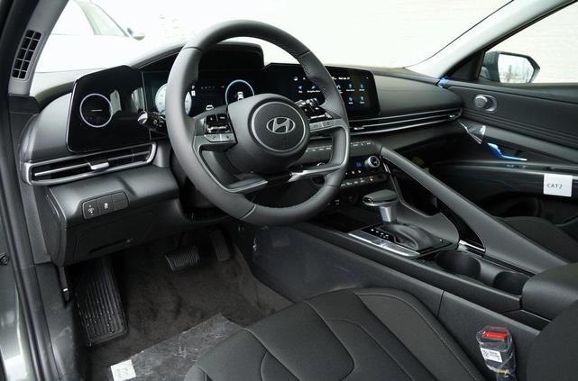 Photo of 2025 Amazon Gray Hyundai ELANTRA