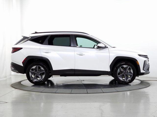 Photo of 2025 Serenity White Pearl Hyundai TUCSON