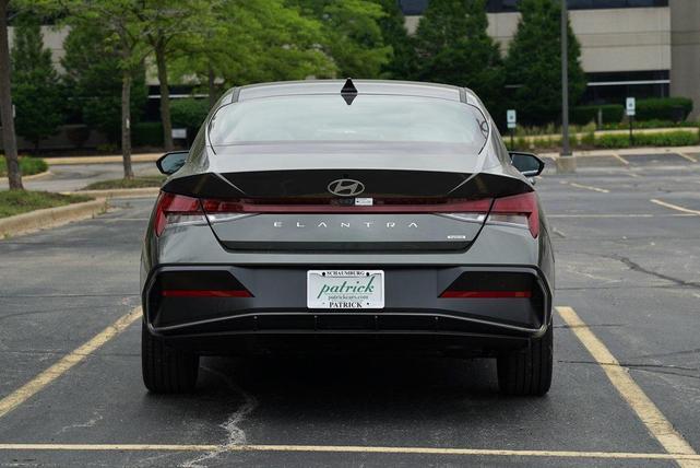 Photo of 2025 Amazon Gray Hyundai ELANTRA HEV