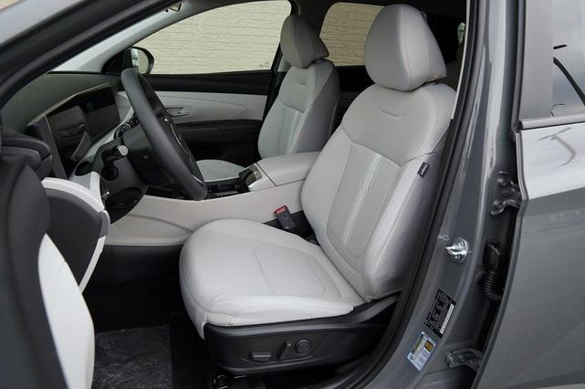 Photo of 2025 Hampton Gray Hyundai TUCSON