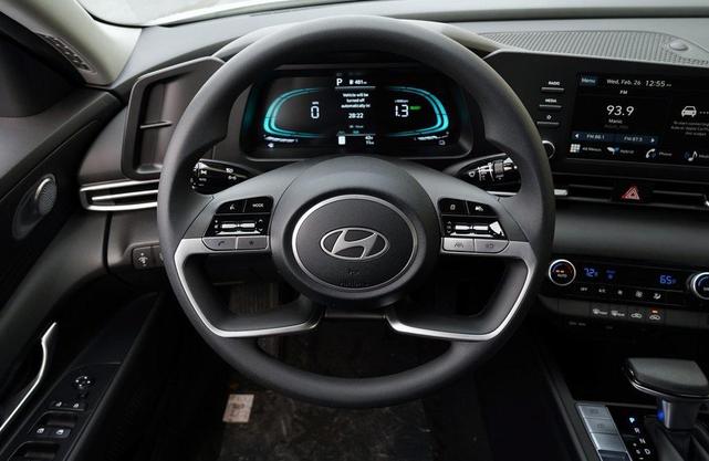 Photo of 2025 White Hyundai ELANTRA HEV