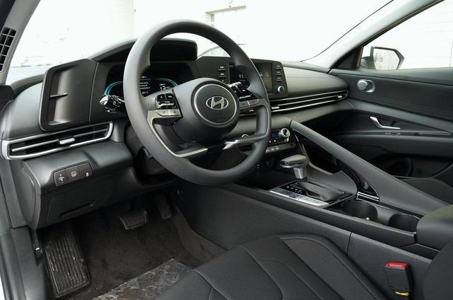 Photo of 2025 White Hyundai ELANTRA HEV