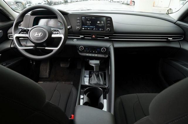 Photo of 2025 White Hyundai ELANTRA HEV