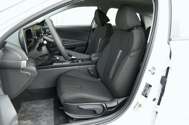 Photo of 2025 White Hyundai ELANTRA HEV