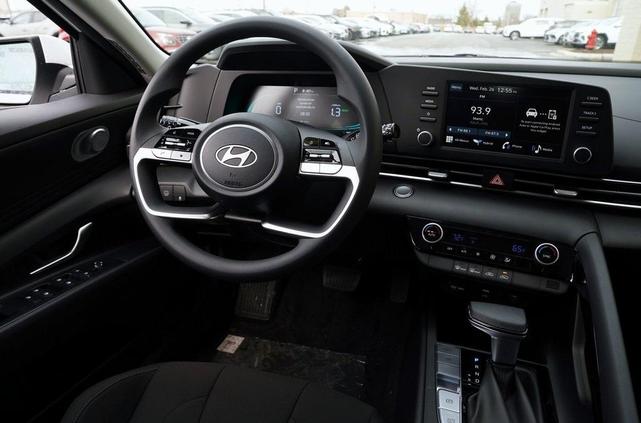Photo of 2025 White Hyundai ELANTRA HEV