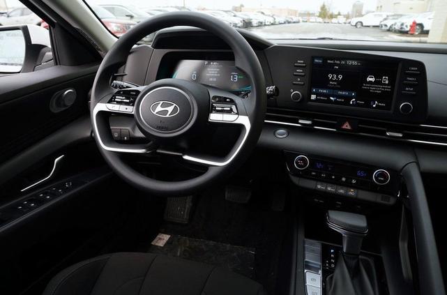 Photo of 2025 White Hyundai ELANTRA HEV