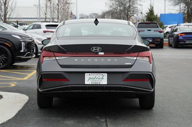 Photo of 2025 Gray Hyundai ELANTRA HEV