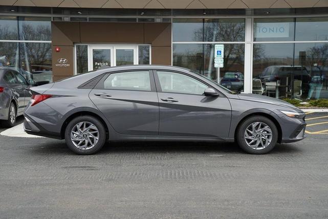 Photo of 2025 Gray Hyundai ELANTRA HEV