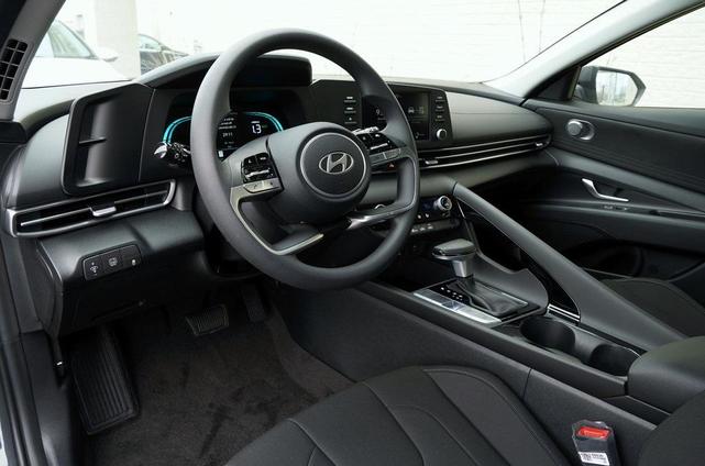 Photo of 2025 Gray Hyundai ELANTRA HEV