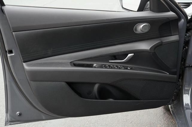Photo of 2025 Gray Hyundai ELANTRA HEV