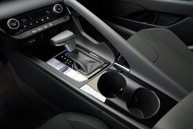Photo of 2025 Gray Hyundai ELANTRA HEV