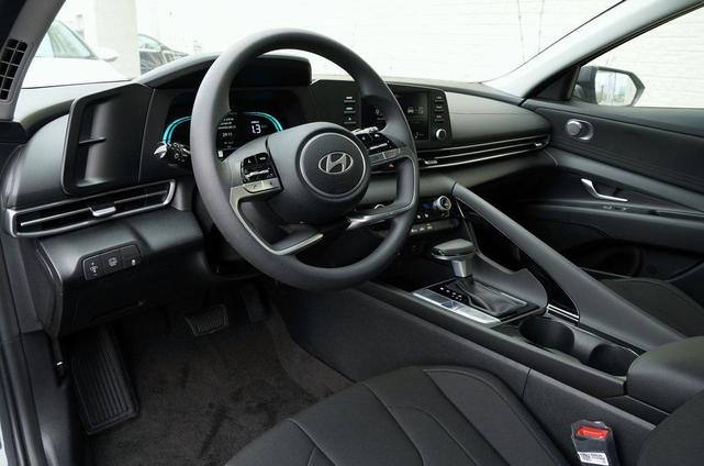 Photo of 2025 Gray Hyundai ELANTRA HEV