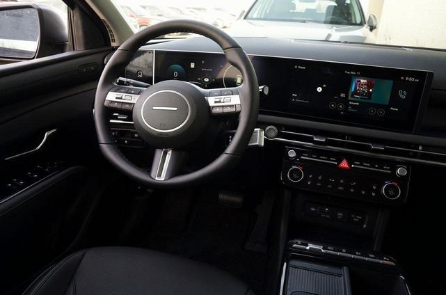Photo of 2025 Phantom Black Hyundai TUCSON