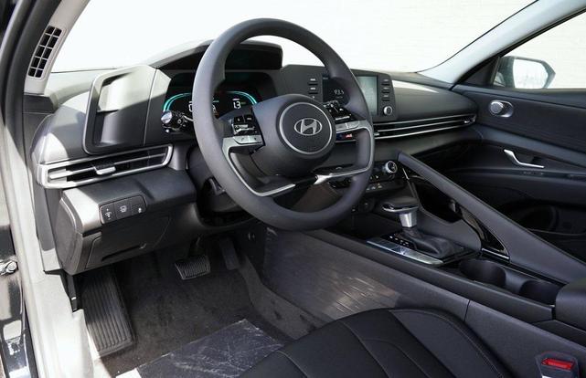 Photo of 2025 Black Hyundai ELANTRA HEV