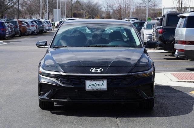 Photo of 2025 Black Hyundai ELANTRA HEV