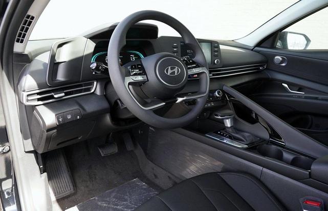 Photo of 2025 Black Hyundai ELANTRA HEV
