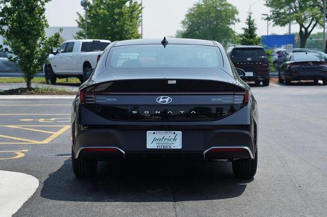 Photo of 2025 Black Hyundai SONATA