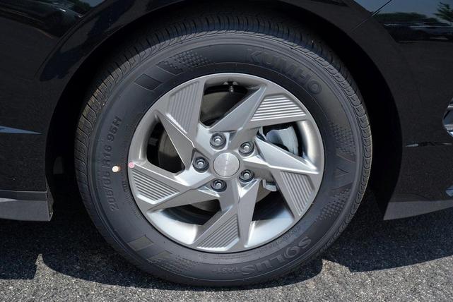 Photo of 2025 Black Hyundai SONATA