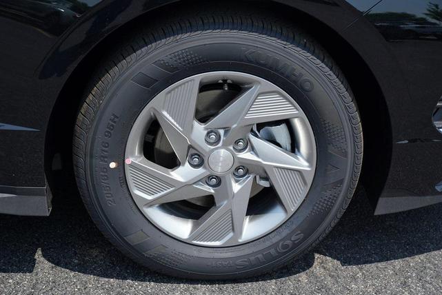 Photo of 2025 Black Hyundai SONATA