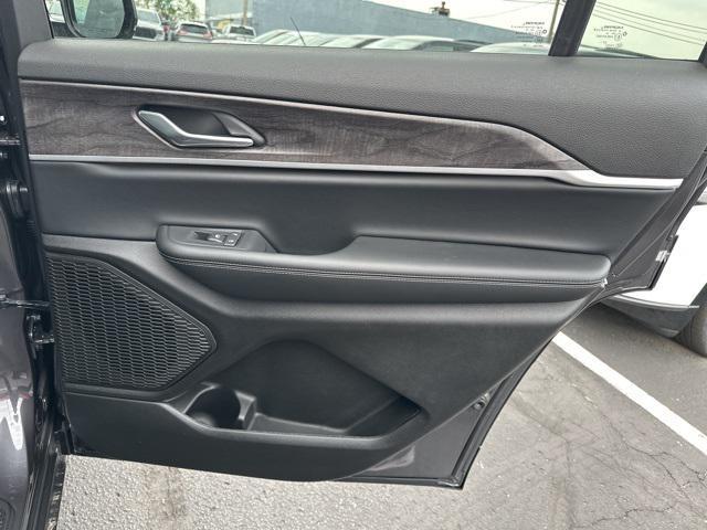 Photo of 2025 Baltic Gray Metallic Clearcoat Jeep Grand Cherokee L