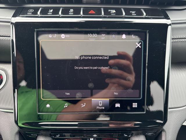 Photo of 2025 Diamond Black Crystal Pearlcoat Jeep Grand Cherokee