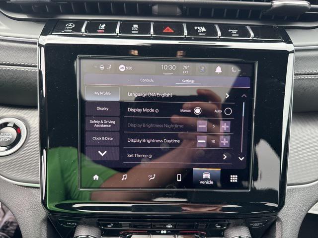 Photo of 2025 Diamond Black Crystal Pearlcoat Jeep Grand Cherokee
