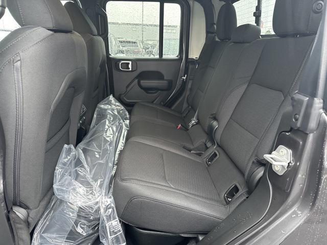 Photo of 2023 Granite Crystal Metallic Clearcoat Jeep Gladiator