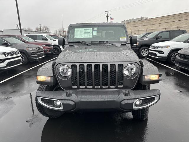 Photo of 2023 Granite Crystal Metallic Clearcoat Jeep Gladiator