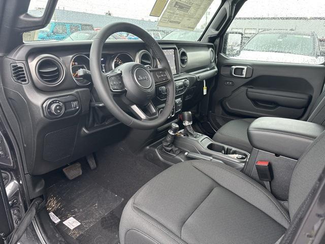 Photo of 2023 Granite Crystal Metallic Clearcoat Jeep Gladiator