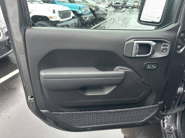 Photo of 2023 Granite Crystal Metallic Clearcoat Jeep Gladiator