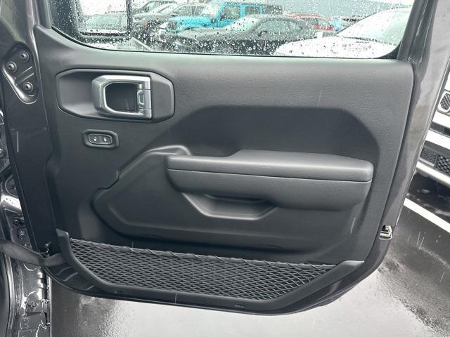 Photo of 2023 Granite Crystal Metallic Clearcoat Jeep Gladiator