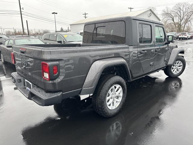 Photo of 2023 Granite Crystal Metallic Clearcoat Jeep Gladiator