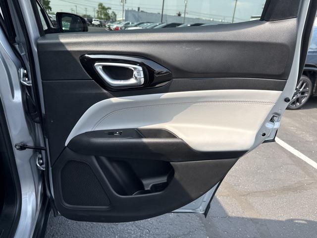 Photo of 2024 Silver Zynith Metallic Clearcoat Jeep Compass