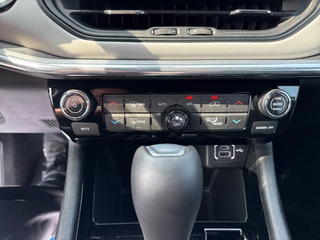 Photo of 2024 Silver Zynith Metallic Clearcoat Jeep Compass