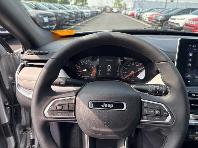 Photo of 2024 Silver Zynith Metallic Clearcoat Jeep Compass