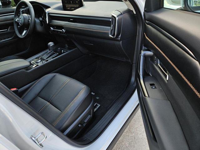 Photo of 2025 wind chill pearl Mazda CX-5
