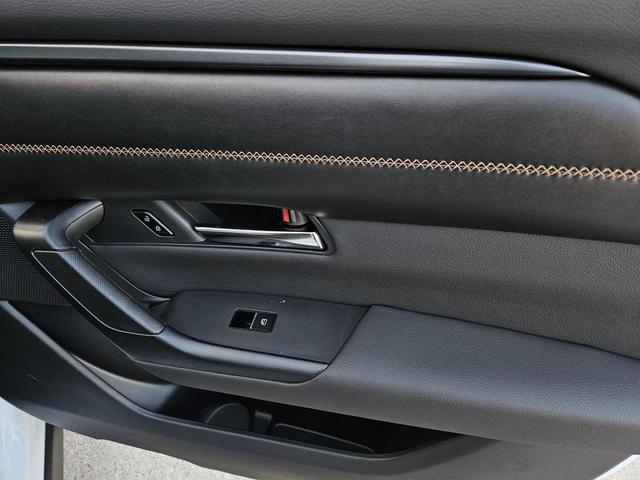 Photo of 2025 wind chill pearl Mazda CX-5