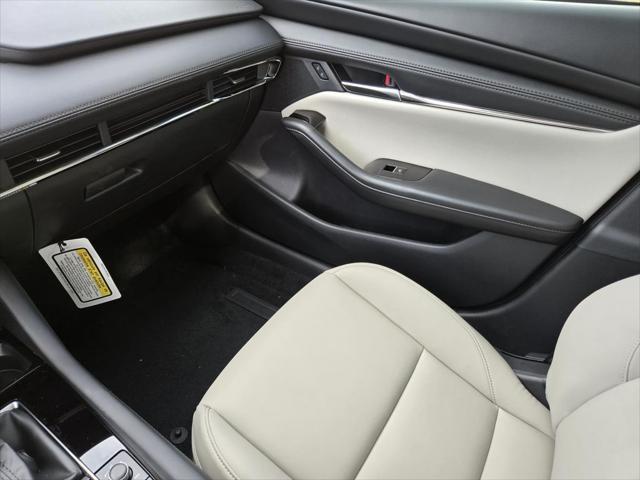 Photo of 2025 Platinum Quartz Metallic Mazda Mazda3