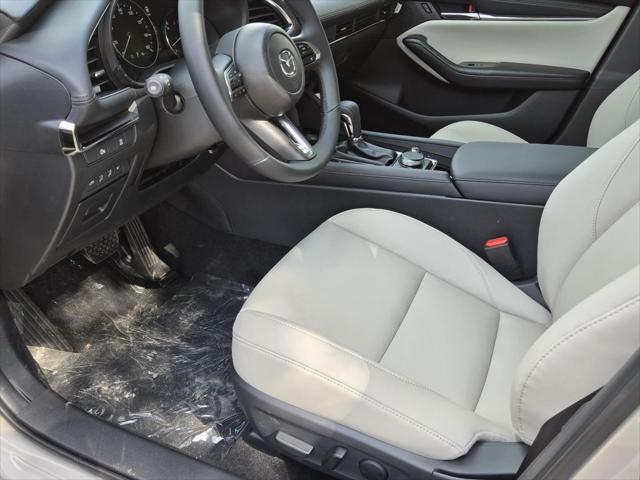 Photo of 2025 Platinum Quartz Metallic Mazda Mazda3