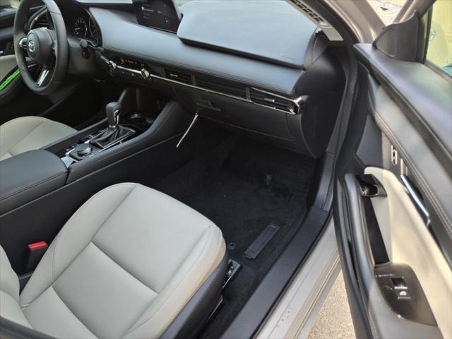 Photo of 2025 Platinum Quartz Metallic Mazda Mazda3
