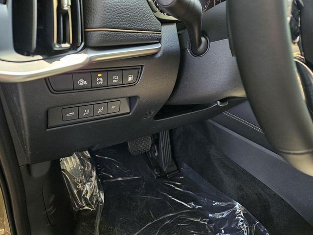 Photo of 2025 Zircon Sand Metallic Mazda CX-70 PHEV