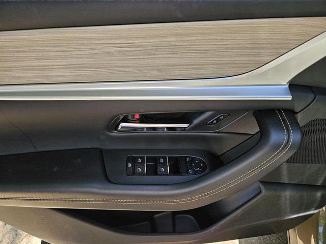 Photo of 2025 Zircon Sand Metallic Mazda CX-70 PHEV