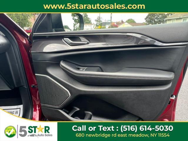 Photo of 2022 Velvet Red Pearlcoat Jeep Grand Cherokee
