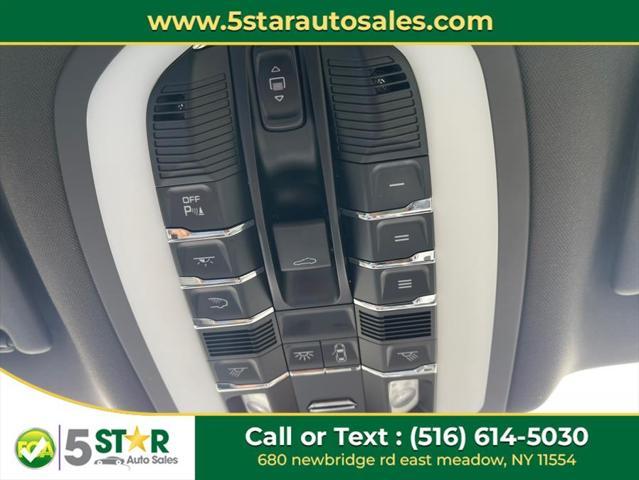 Photo of 2018 GRAY Porsche Macan