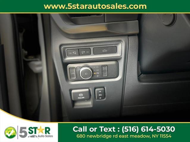 Photo of 2022 white Ford F-150