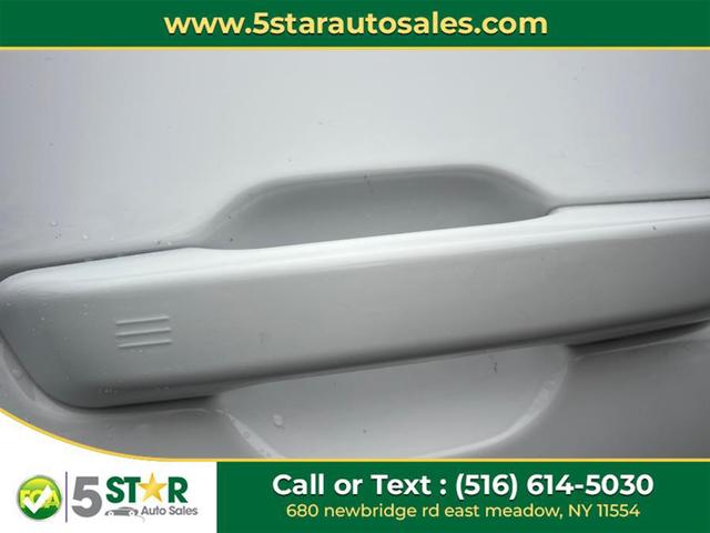 Photo of 2023 Bright White Clearcoat Jeep Grand Cherokee
