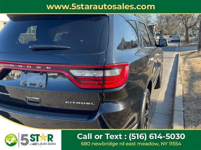 Photo of 2022 DB Black Clearcoat Dodge Durango