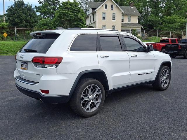 Photo of 2022 White Jeep Grand Cherokee WK