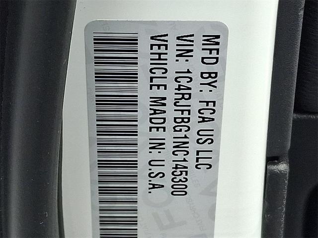 Photo of 2022 White Jeep Grand Cherokee WK